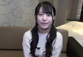 长腿外围美女 服务很周到跪地舔屌 扶着翘臀后入撞击 骑乘打桩干的不了